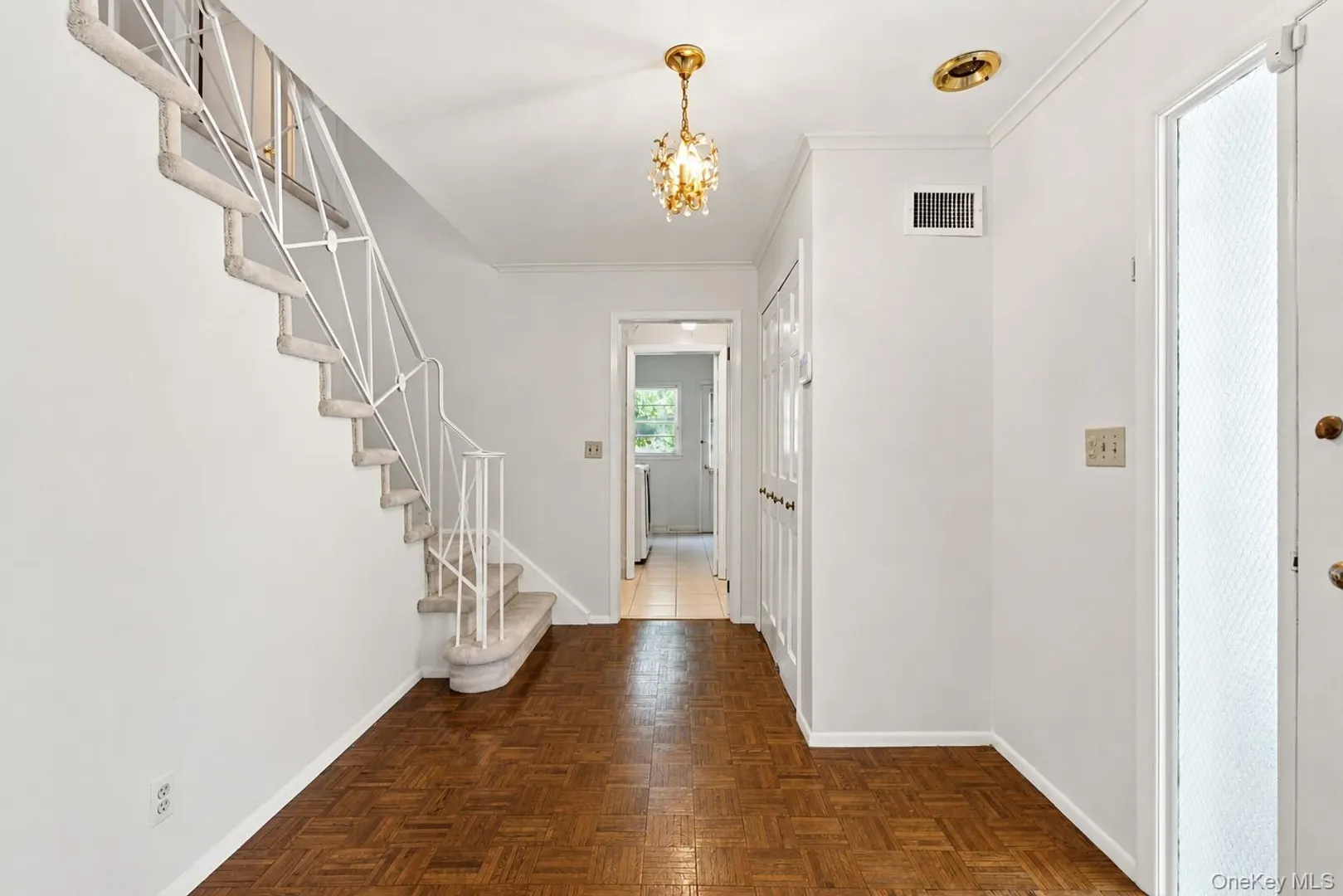 9 Parkfield Road Photo 4