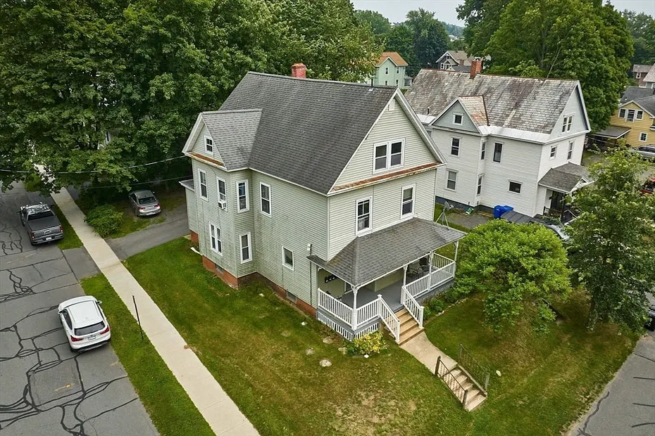 135 School St Photo 1