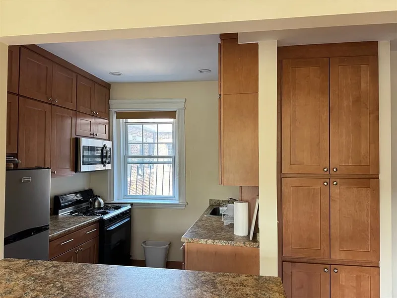 31 Queensberry St  #23 Photo 4