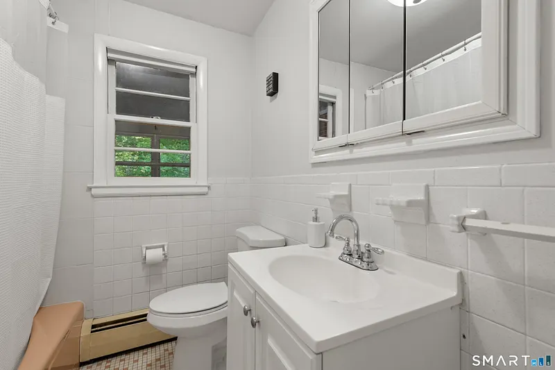 24 East Wintonbury Avenue Photo 14