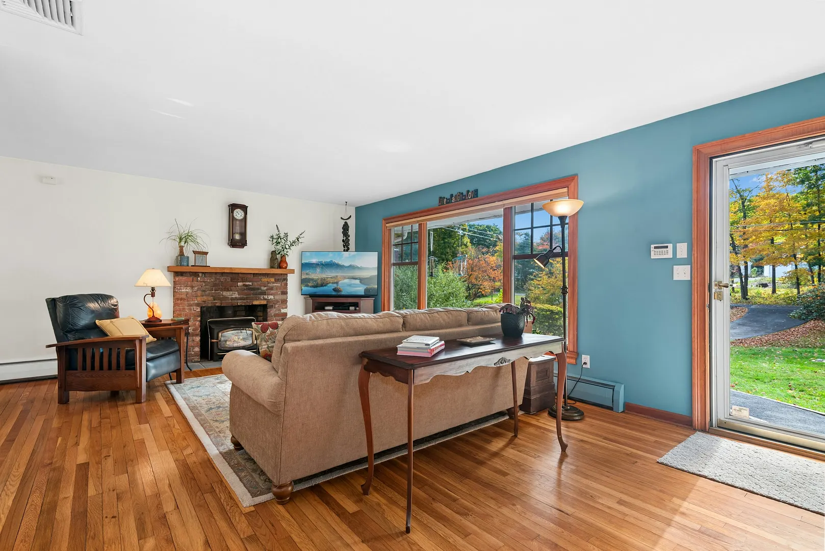 35 Aspen Ledges Road Photo 3
