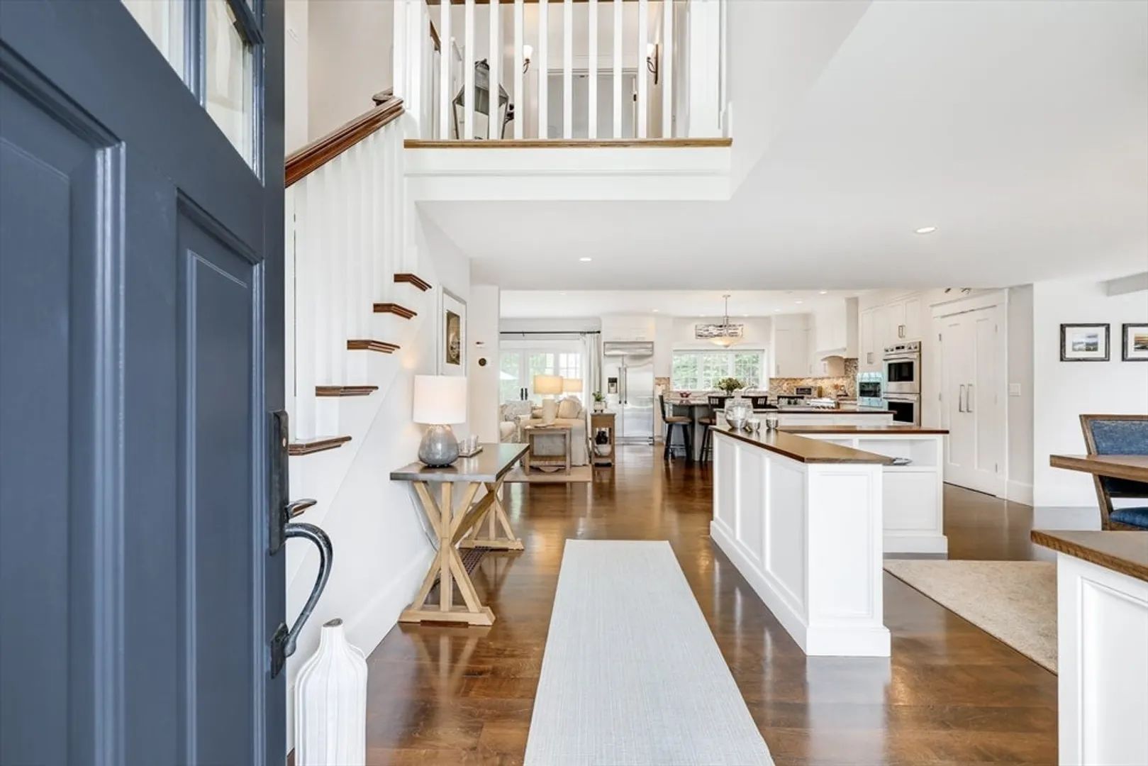 25 Glover Square Photo 8