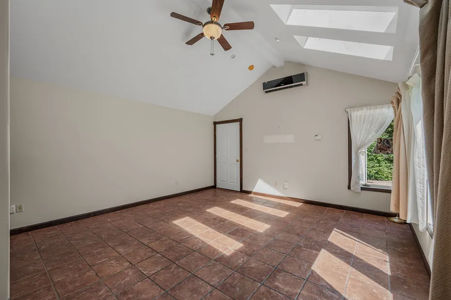 82 Sill Lane Photo 9