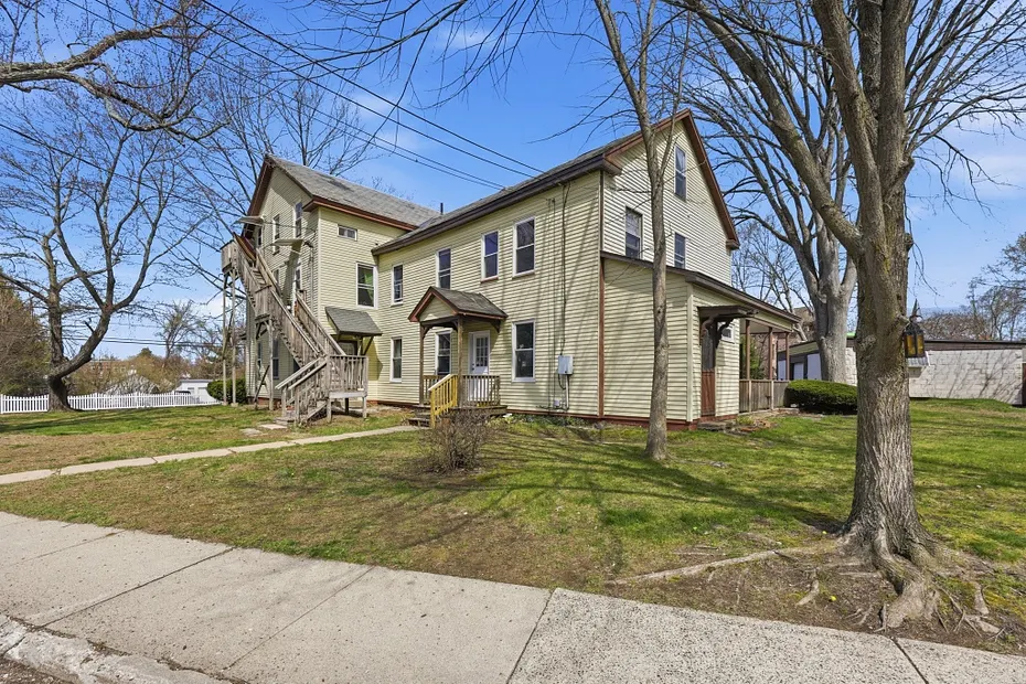 17 Adams St Photo 1