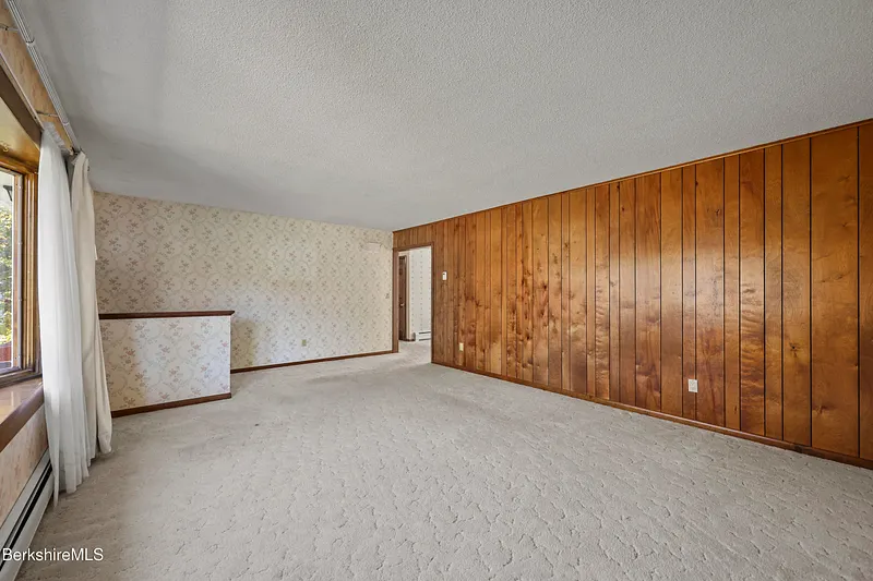 64 Devonshire Dr Photo 8