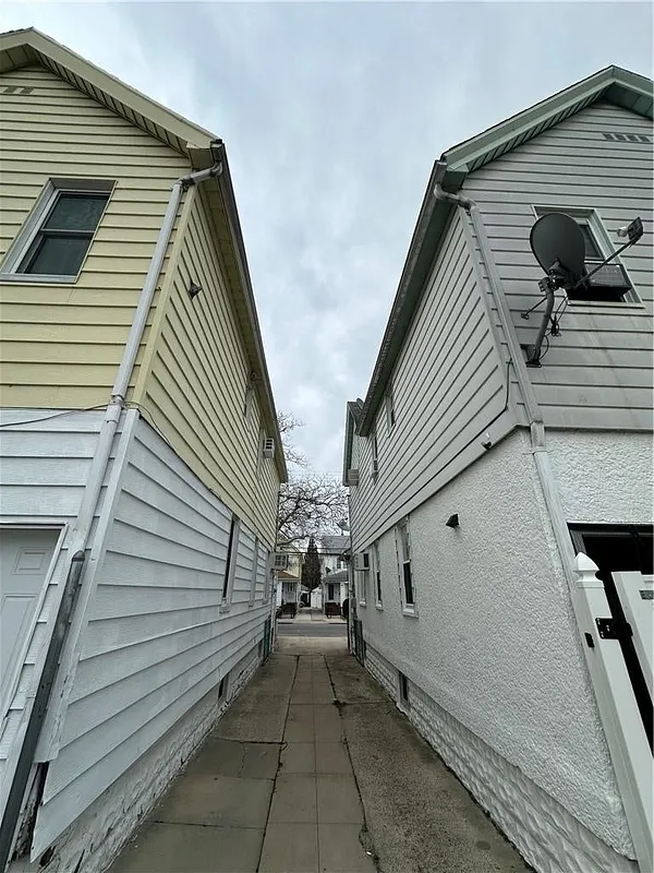 1494 E 58th Street Photo 34