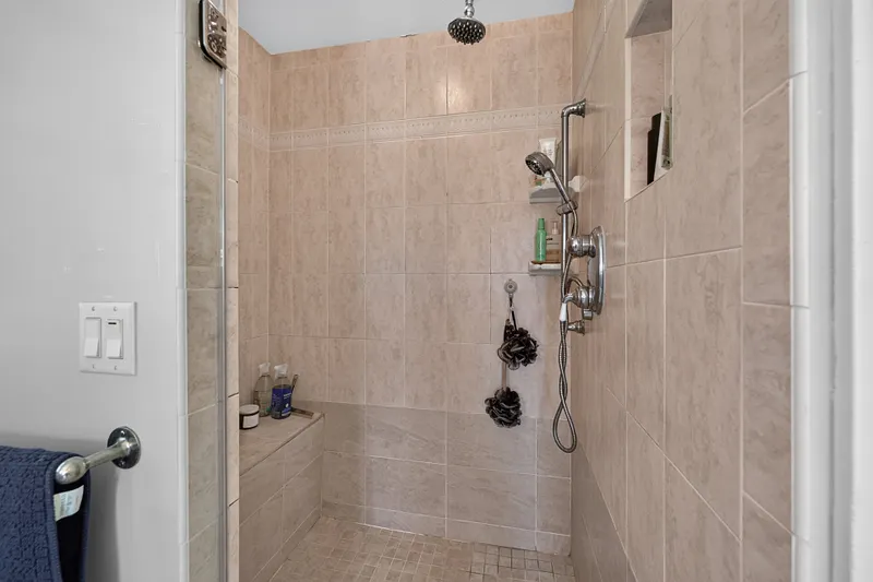 39 Glenwood Avenue Photo 25