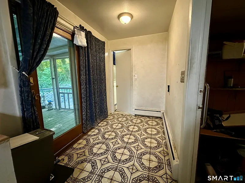 670 Benham Street Photo 8