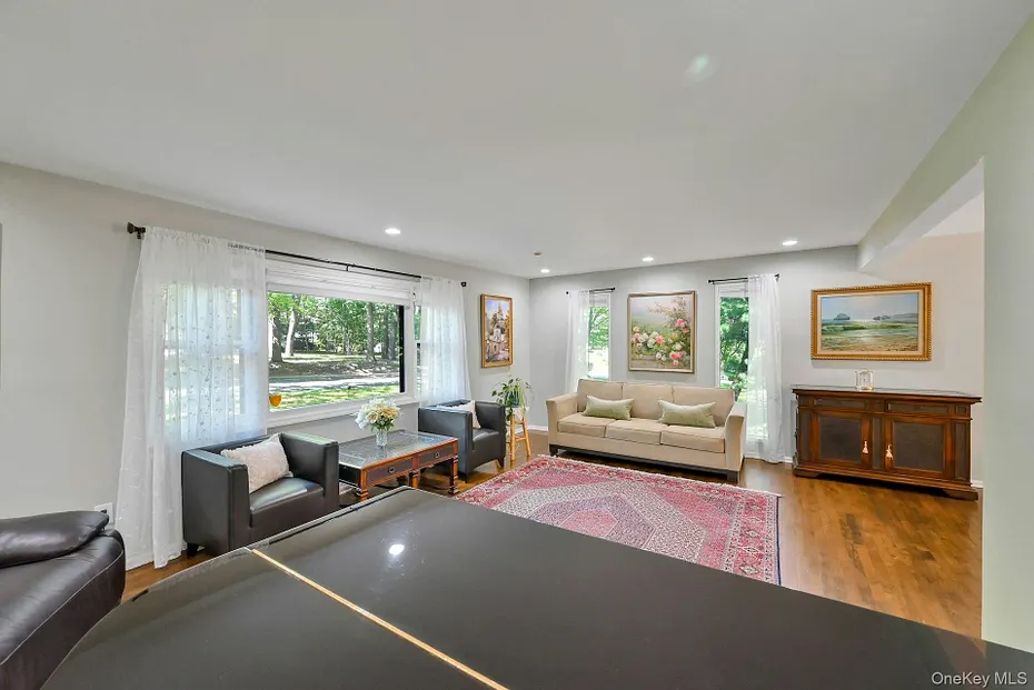 19 York Drive Photo 6