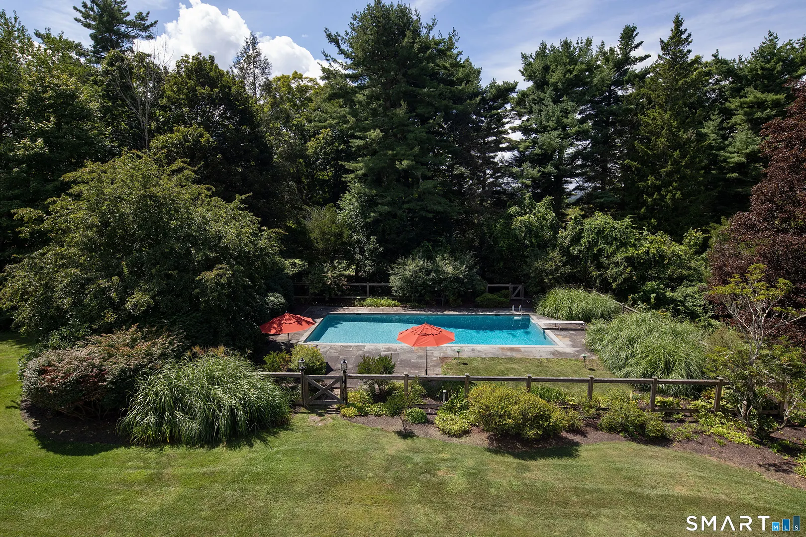16-18 Laurel Way Photo 32