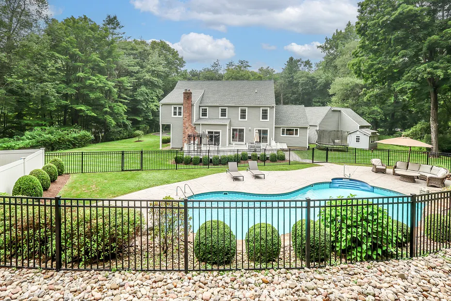 9 Hidden Brook Drive Photo 33