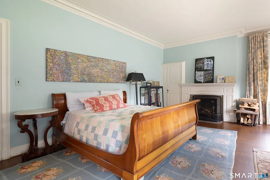 16-18 Laurel Way Photo 25