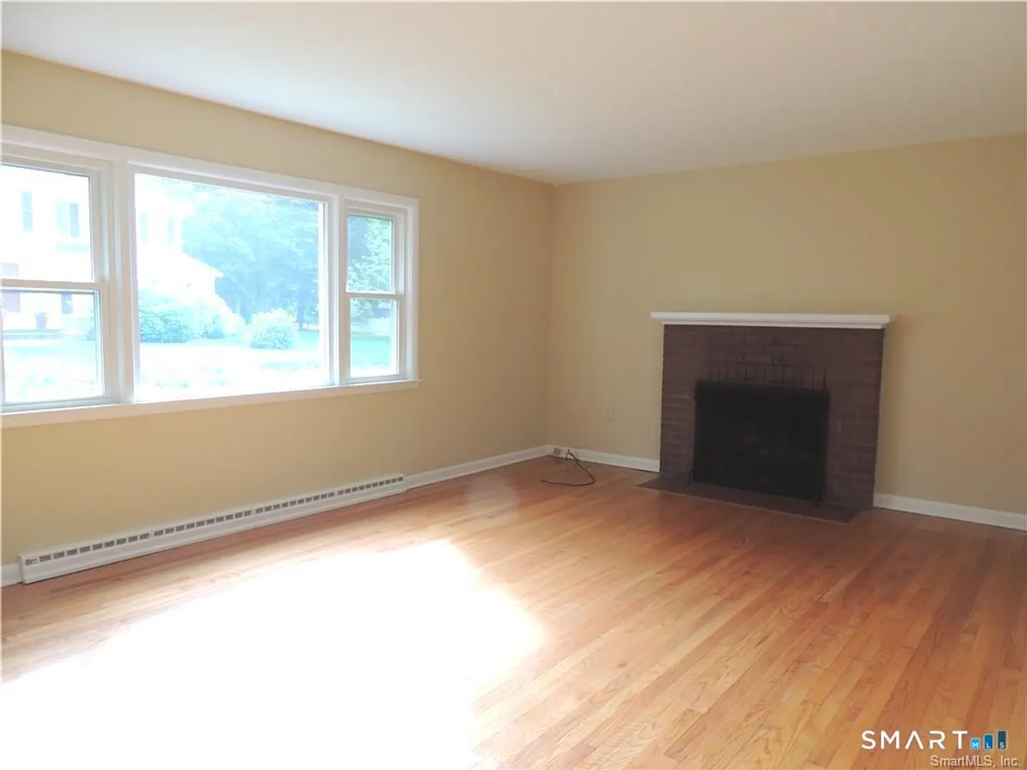 87 Hotchkiss Grove Road Photo 5