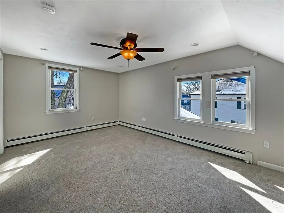 44 2nd St Photo 16
