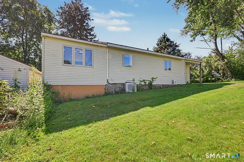 52 West Street Photo 6