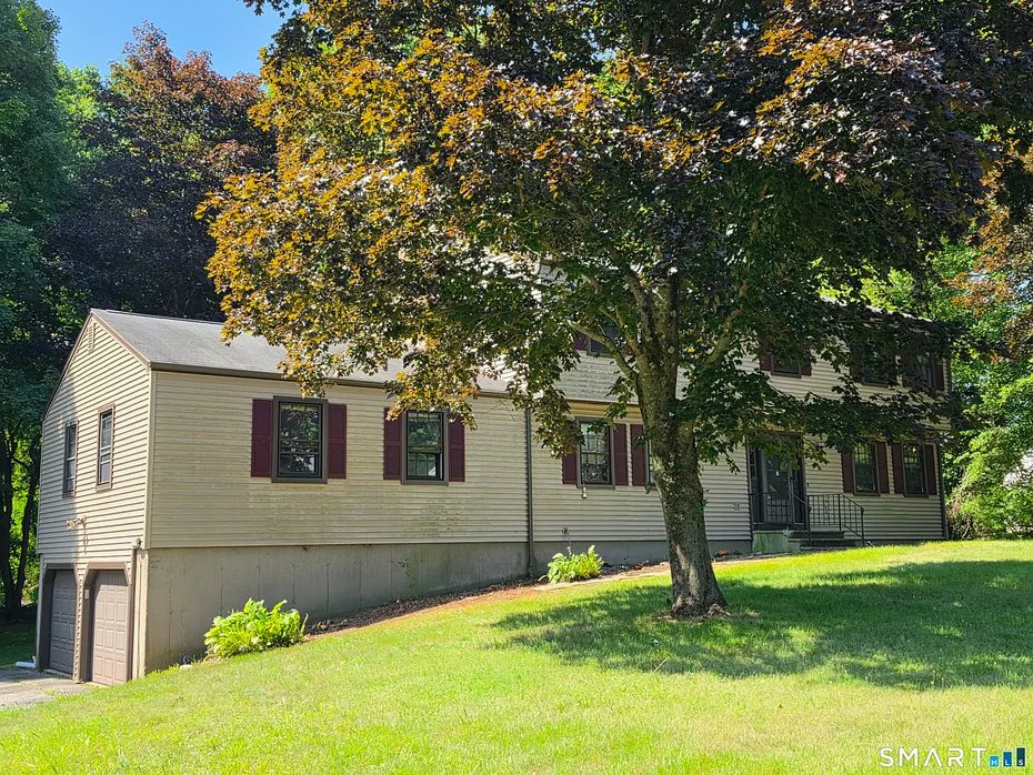 8 Squire Lane Photo 32