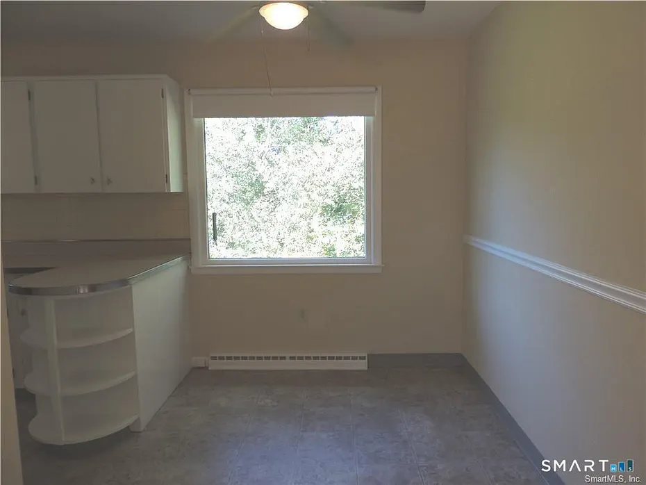 87 Hotchkiss Grove Road Photo 10