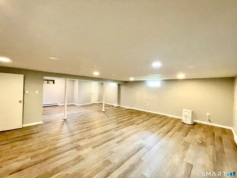 35 Woodmont Road Photo 26