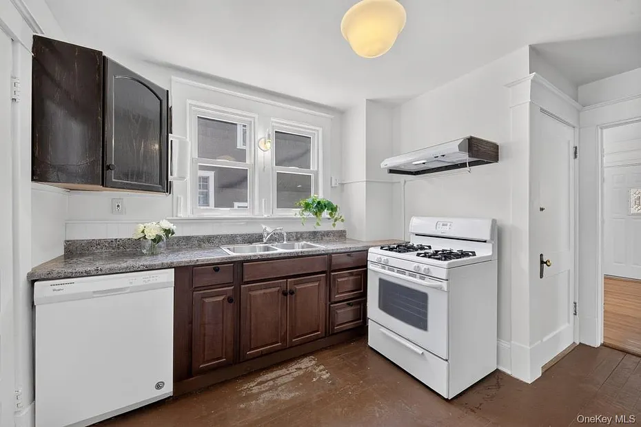 10 S Grand Avenue Photo 18