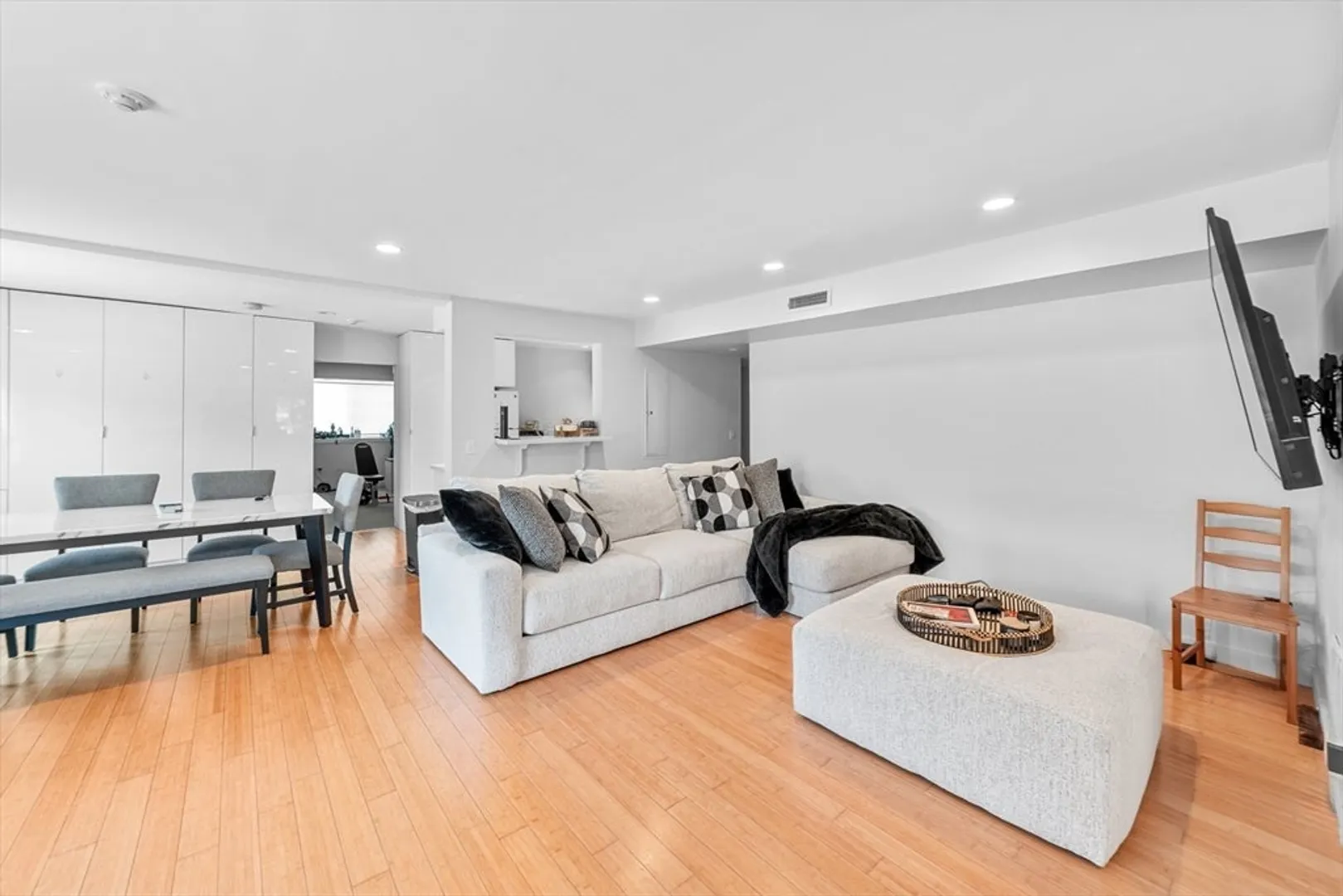 211 West Street  #10A Photo 1