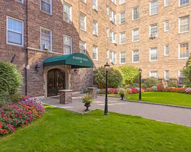 25 Parkview Avenue  #2M