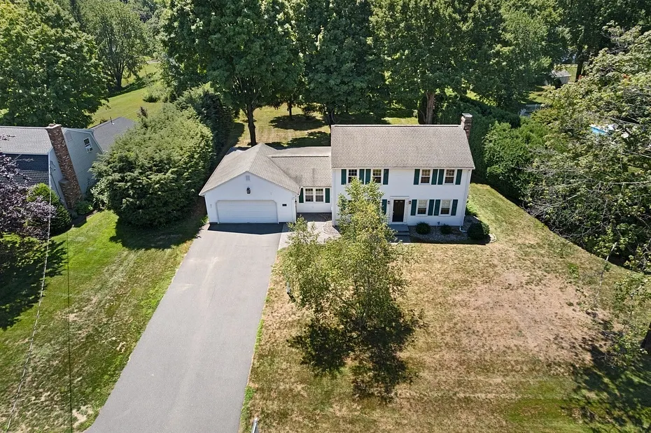 28 Pine Street Photo 25