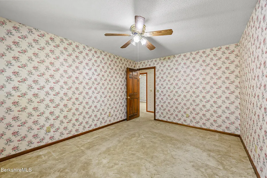64 Devonshire Dr Photo 26