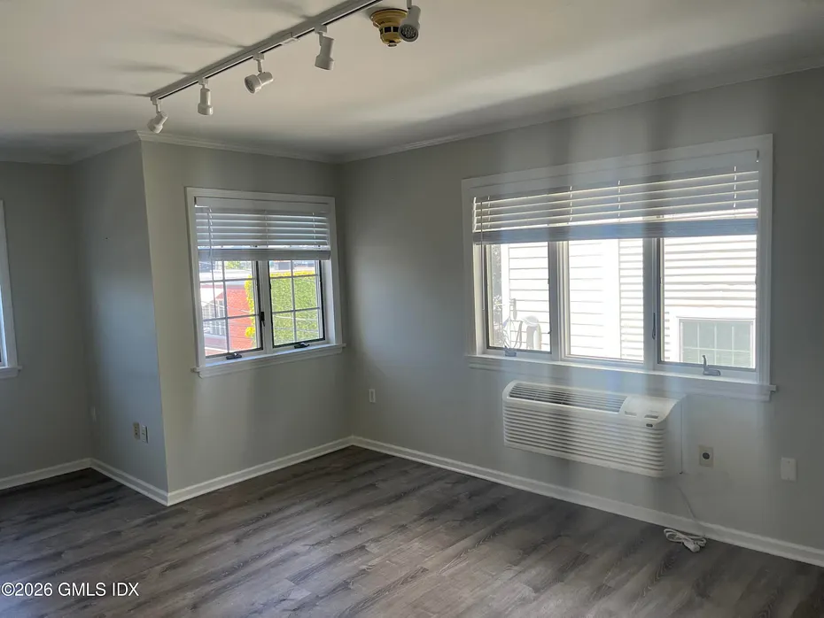 1081 E Putnam Avenue 2nd Floor Photo 3
