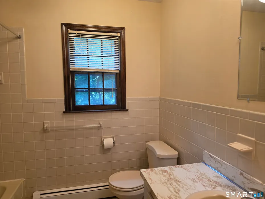8 Squire Lane Photo 12
