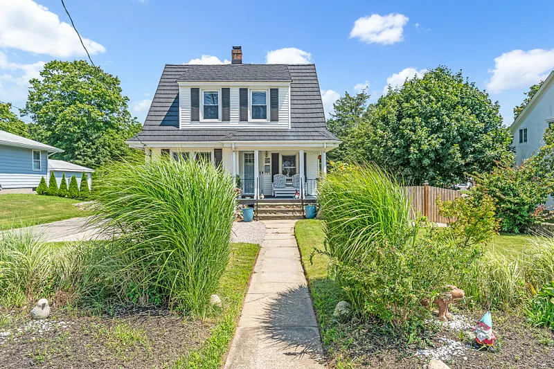 124 Beach Street Photo 1