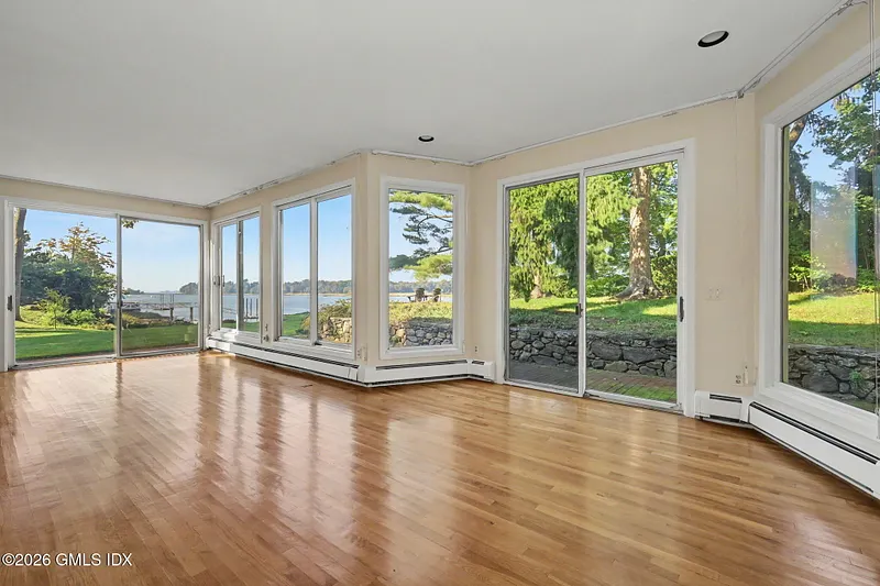45 Glen Avon Drive Photo 8