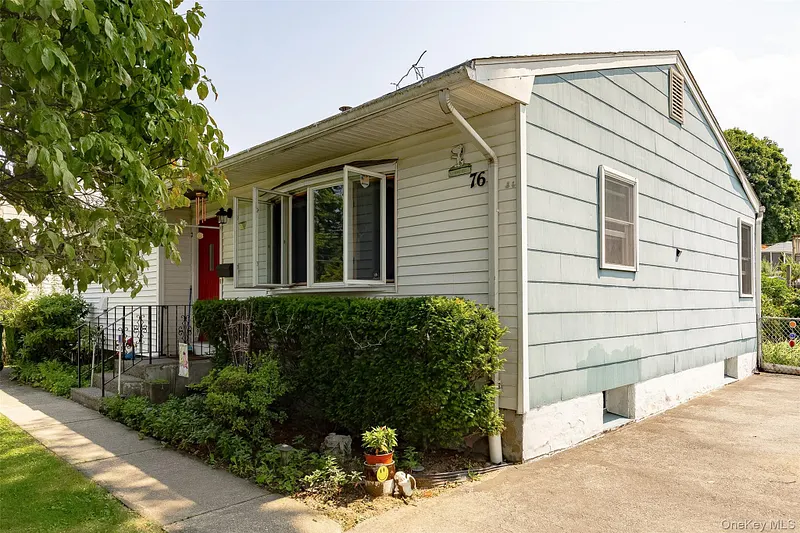 76 Phillips Street Photo 2