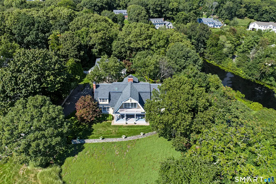 373 Boston Post Road Photo 1
