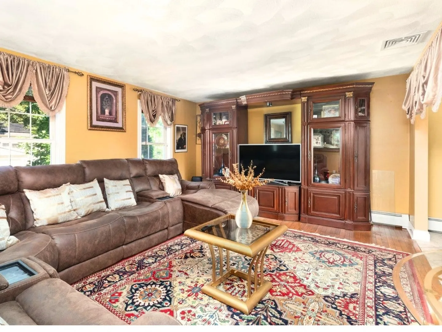 90 Rowley Street Photo 3