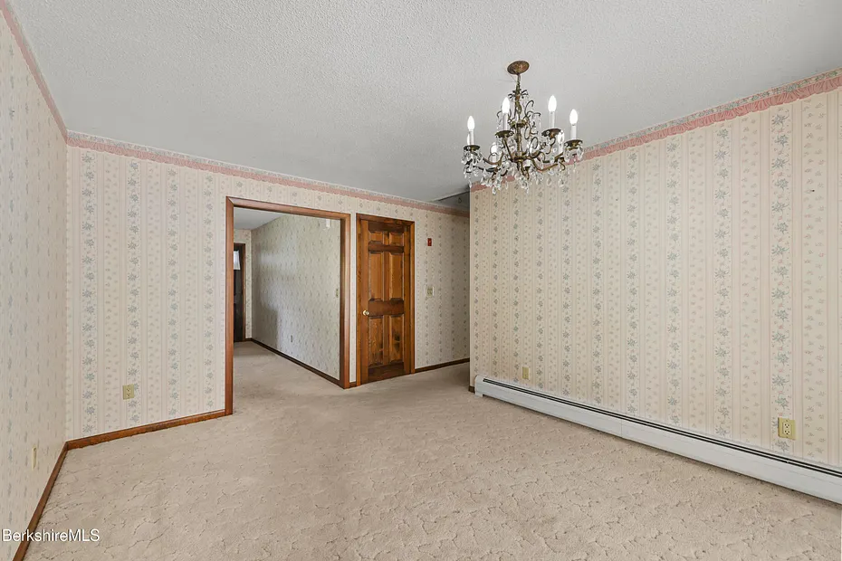 64 Devonshire Dr Photo 18