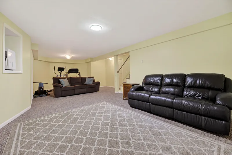 65 Middle Road Photo 34