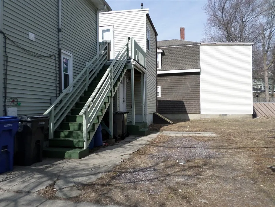 57 Bloomingdale St Photo 3
