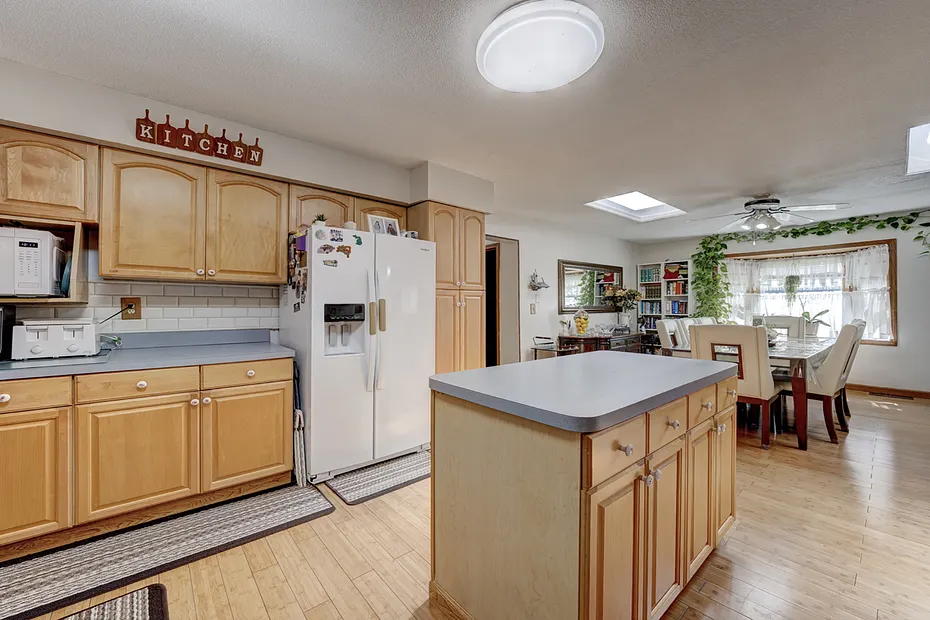 300 Hilltop Road Photo 13