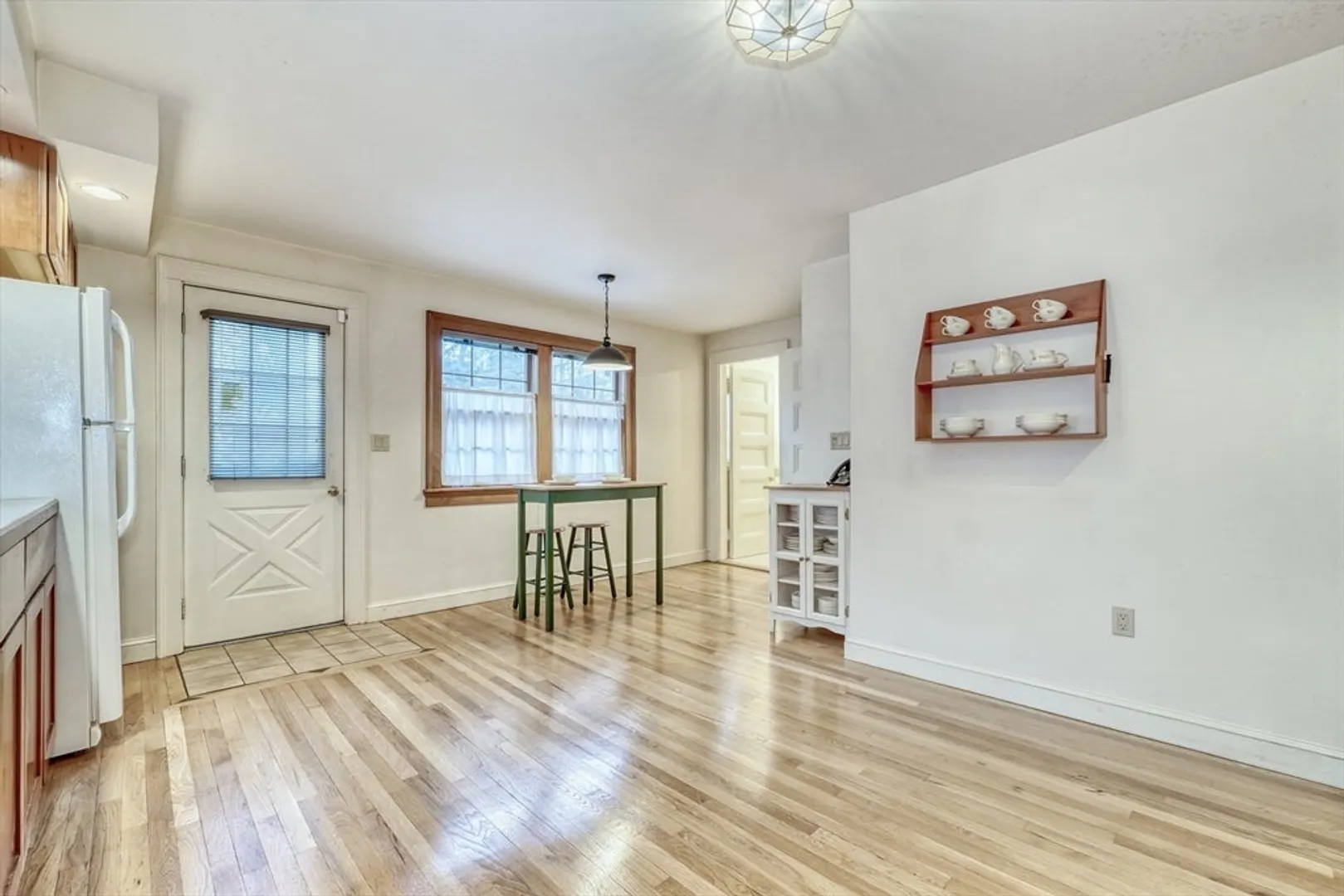 37 Glenwood Ave Photo 12