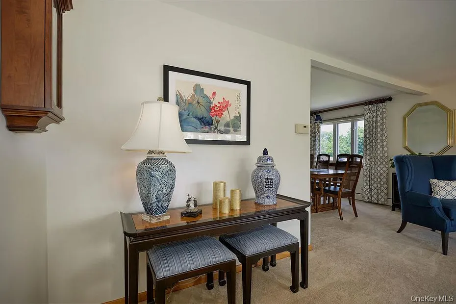 8 Carroll Drive Photo 16