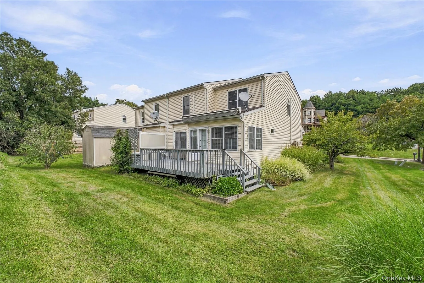 1069 Wolcott Avenue Photo 37