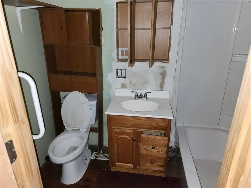 156 Grattan St Photo 5
