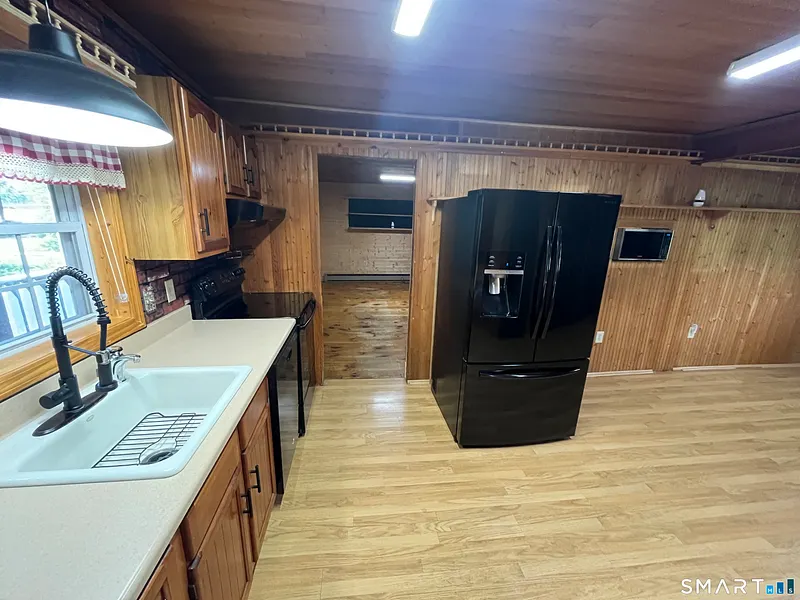 303 Somers Road Photo 11