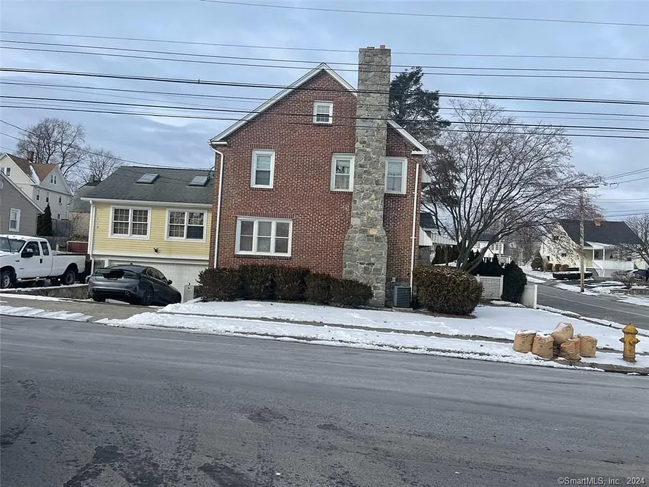 1095 Wayne Street Photo 2