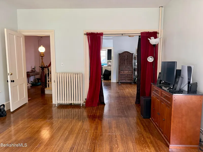 50 Buel St Photo 13
