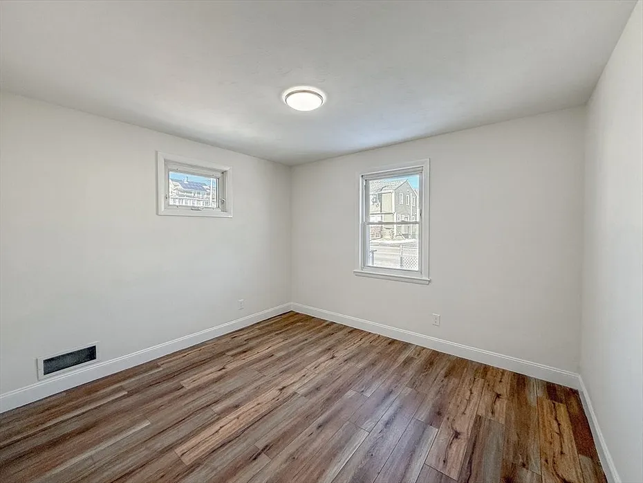 31 Millard Ave Photo 23