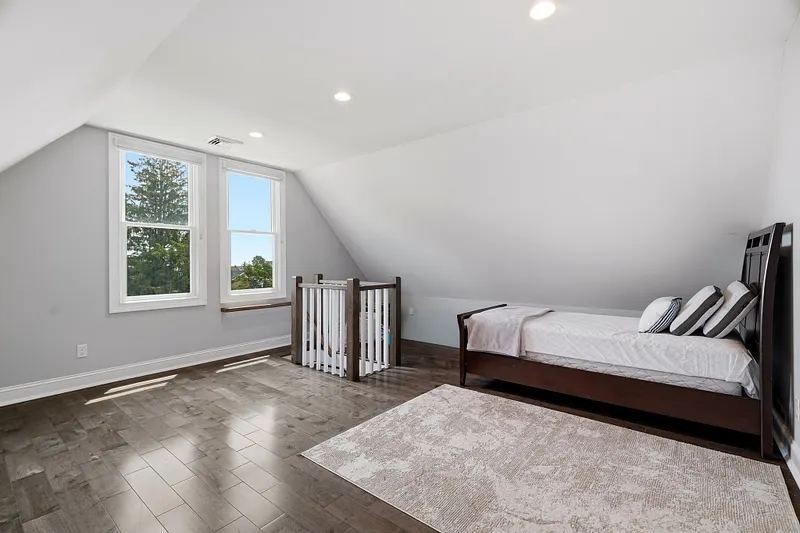 929 Pequot Avenue Photo 39