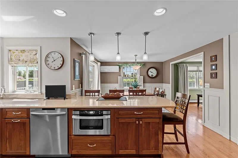 14 Wolcott Avenue Photo 14