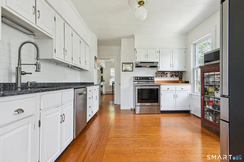 24 Warren Avenue Photo 6