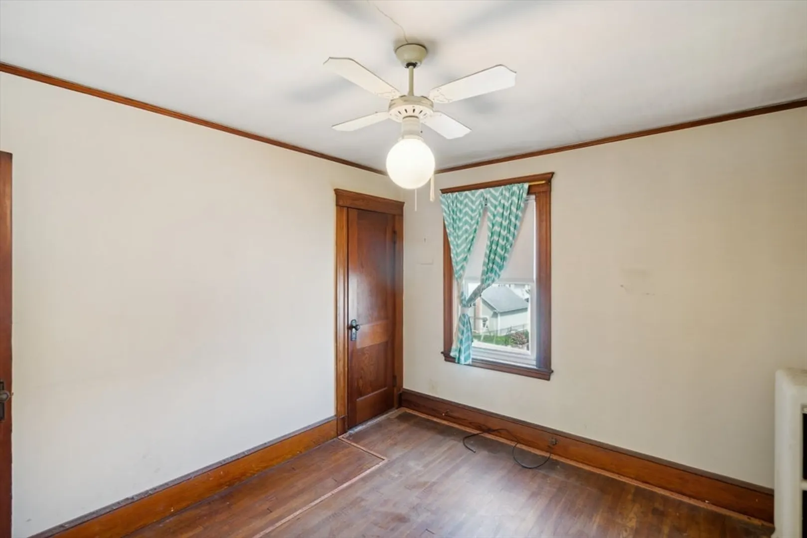 64 Bates Ave Photo 16